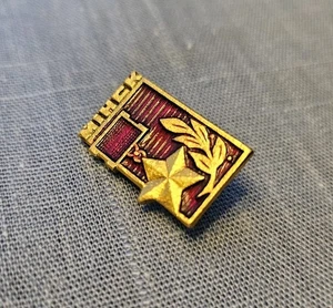 Mihck (Minsk) Russland goldfarbene und rote Anstecknadel - Bild 1 von 5