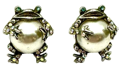Betsey Johnson PEARL FROG STUD EARRING 100% AUTHENTIC Lobe Jewelry Frogs Hop - Image 1 of 4