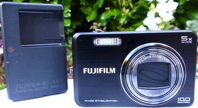 Fujifilm Digital Camera FinePix J250 10.0MP Black + Charger, Battery + 32GB SD C - Image 1 of 4