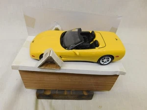 NEW AMT 1/25 SCALE 2000 CORVETTE  CONVERTIBLE YELLOW    PROMO MODEL ERTL - Picture 1 of 6