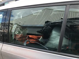 GENUINE 13-18 SKODA OCTAVIA MK3 ESTATE PASSENGER REAR DOOR WINDOW DROP GLASS 5E - Picture 1 of 1