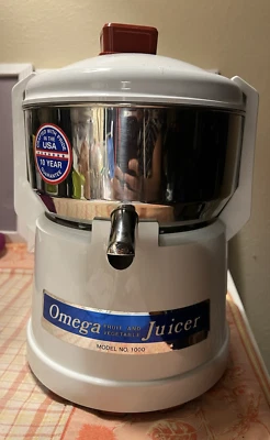 Omega Juicer Model 1000 Juice Machine Extractor Heavy Duty Fruit & Veg Works! - Image 1 of 4