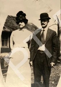 Vtg Antique Photo Well-Dressed Attractive Affectionate Couple Wearing Hats 1910s - Picture 1 of 3