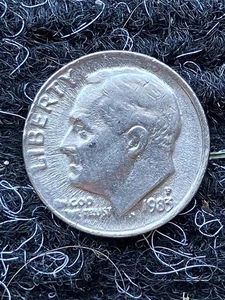 1983-P (struck through grease) Roosevelt Dime US Mint Error Coins - Picture 1 of 2