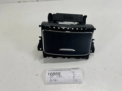 Conjunto de cenicero de bolsillo central delantero Mercedes Benz CLA 250 2014-2019 Foto 1 de 4