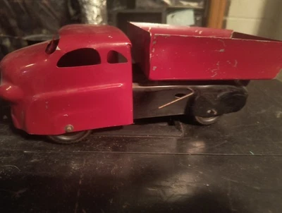 Caminhão basculante vintage Marx aço prensado vermelho - Imagem 1 de 4