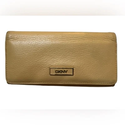 Cartera para mujer DKNY de cuero tostado Foto 1 de 4