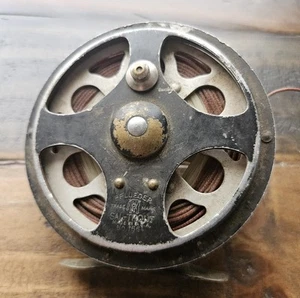 Vintage Pflueger Sal-Trout Fly Reel No. 1554 - Picture 1 of 5