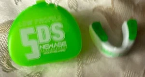 New Age Performance 5DS Mouthpiece & Case LIME Protect your teeth Crossfit - Picture 1 of 5