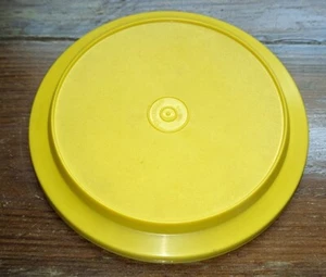 Coperchio rotondo di ricambio giallo vintage Tupperware 1207 raccolto 7" sigillo N-Serve - Foto 1 di 3