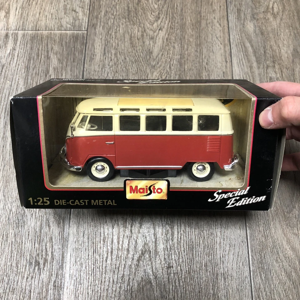 Cámper diecast Maisto VW VAN BUS SAMBA escala 1:25 roja/blanca. Edición especial Foto 1 de 4