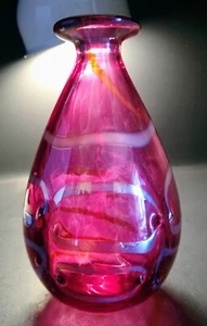 Vintage mundgeblasene Bohemia Kristall Himbeere Vase mit Goldband und Schuhnägeln - Bild 1 von 5