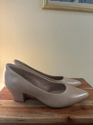 Nuevos Zapatos Clarks para Mujer Talla 9.5 Beige Ultimate Comfort Collection Tacón Bloque Foto 1 de 4