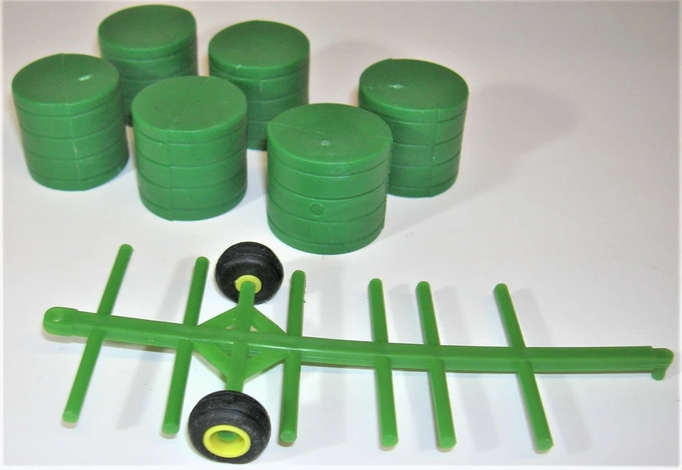 1/64 Standi Green round bale trailer with Hay bales  ST344 - Image 1 of 1