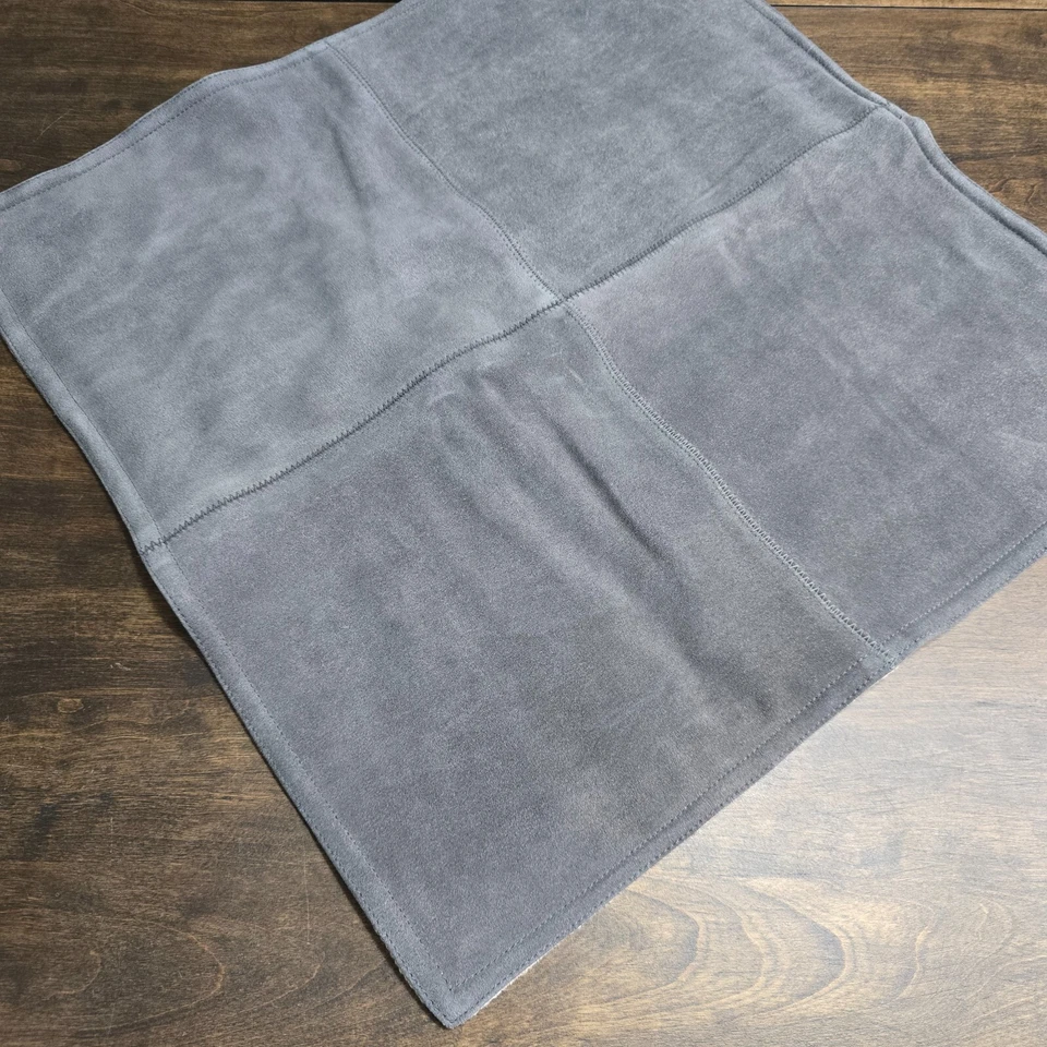 FUNDA DE ALMOHADA DE GAMUZA CON PIEZAS DE GRANERO DE CERÁMICA 20" X 20" ~ GRIS CARBÓN Foto 1 de 4