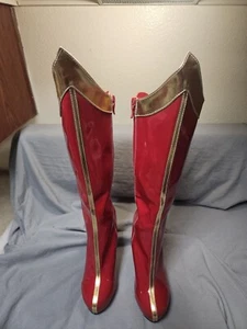 Wonder Woman Damenstiefel 5 Zoll rot/gold - Bild 1 von 4