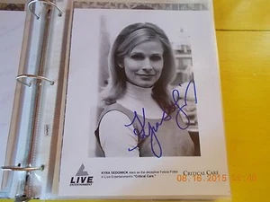 FOTOGRAFÍA DE "CUIDADO CRÍTICO" FIRMADA POR KYRA SEDGWICK - Imagen 1 de 2
