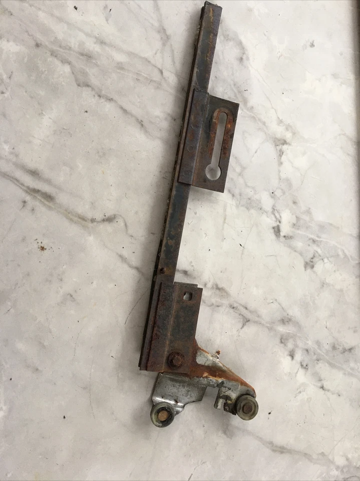 Suporte de janela lateral de passageiro BMW E10 2002tii 1600 1602 M10 fabricante de equipamento original para peças - Imagem 1 de 1