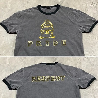 Camiseta Y2K De Colección GNOMO ORGULLO RESPETO Timbre S District Threads Pigmento Teñido Foto 1 de 4