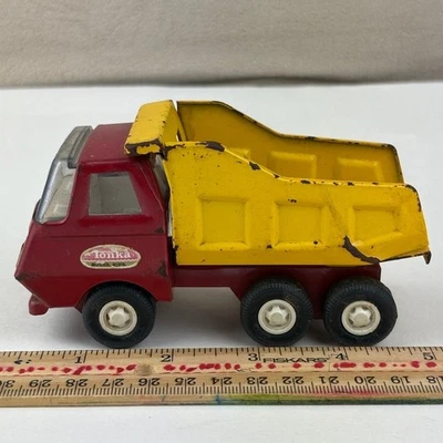 Camión de volteo Tonka vintage años 60 5" acero prensado rojo/amarillo 55040 montículo, Minn Foto 1 de 4