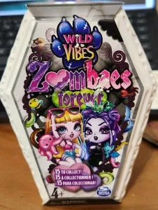Zombaes Forever Wild Vibes Surprise Sammler Zombie Figur Puppe mit Zubehör - Bild 1 von 6