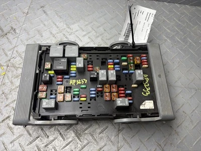 2010-2014 Cadillac Escalade ESV 6.2L Engine Fuse Box - Image 1 of 4