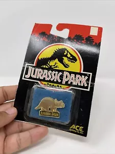 Spilla vintage Jurassic Park da collezione 1992 asso triceratopo dinosauro B16 - Foto 1 di 11