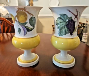 Pair Vintage Mottahedeh Vista Alegre 11.25" Porcelain Fruit Vases/Urns Portugal - Picture 1 of 16