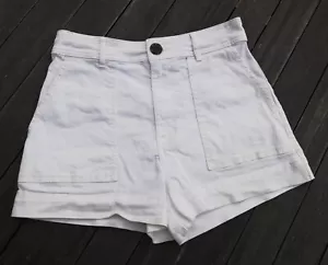 Jeans-Shorts mit großen Fronttaschen, Gr. 36 (eher Gr. 34), weiß, H&M - Bild 1 von 2