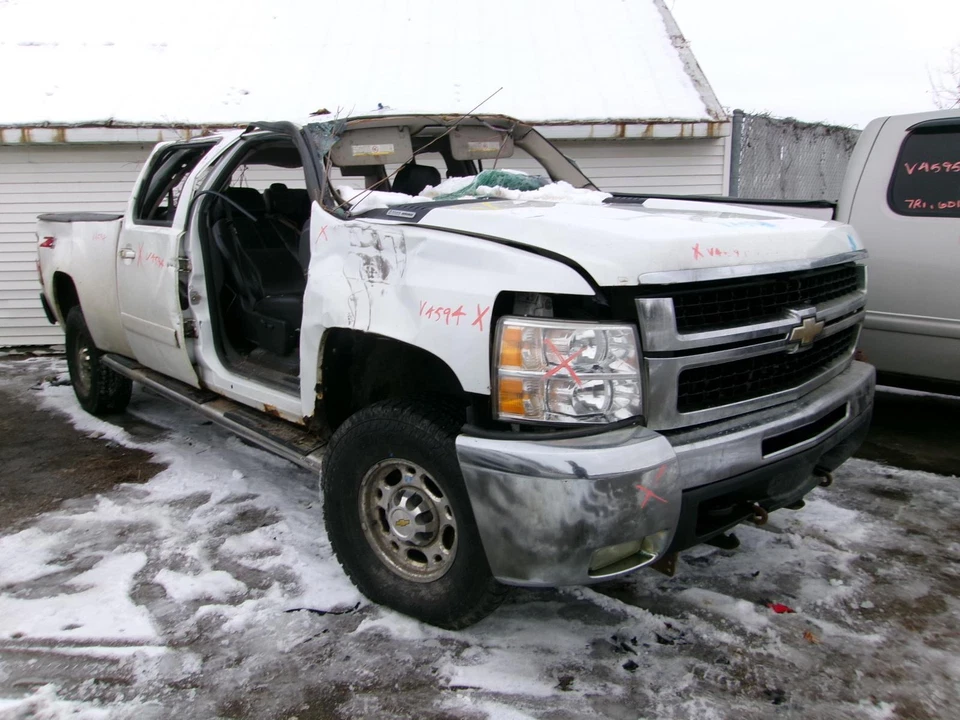 Used Front Left Door Interior Trim Panel fits: 2007 Chevrolet Silverado 2500 pic — 第 1/4 张图片