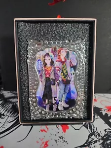 Tarjeta Diamante Sabito & Makomo Cazador de Demonios Metal Grueso Pesado Plata Oro Acento - Imagen 1 de 4