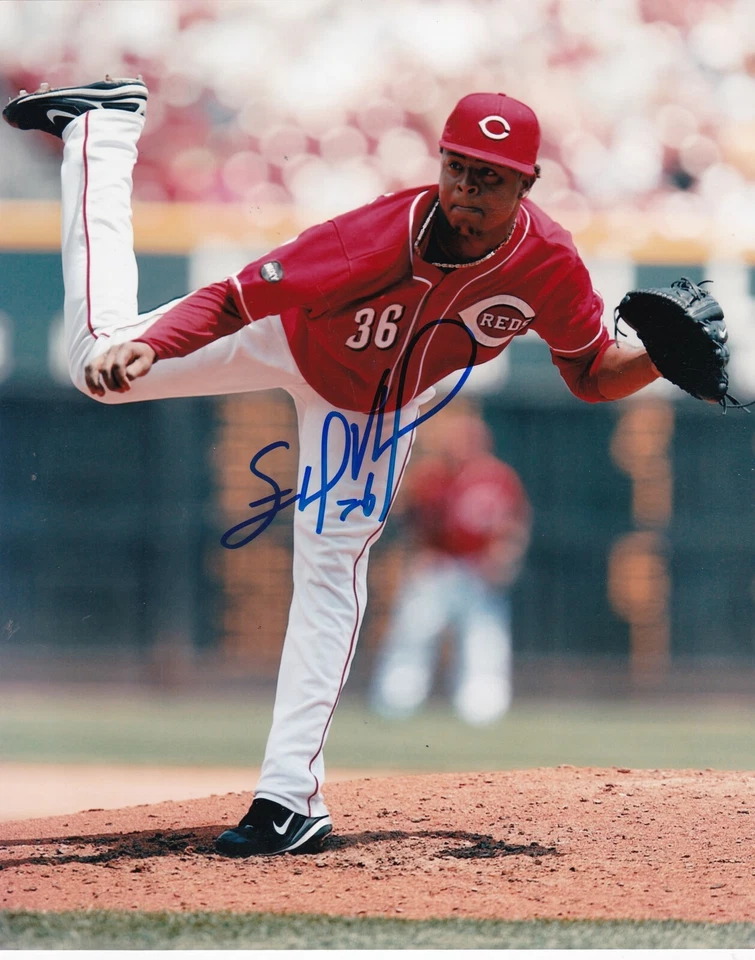 EDINSON VOLQUEZ CINCINNATI REDS ACCIÓN FIRMADO 8x10 Foto 1 de 1