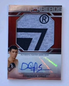 2013 Topps UFC Finest Threads Dominick Cruz reliquia Jumbo Fighter toppa indossata auto - Foto 1 di 2