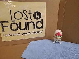 Portagioie floreale con piedini d'uovo in porcellana con cerniera espositore decorativo - Foto 1 di 13