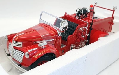Road Signature 1/24 Scale Model Fire Truck 0068 - 1941 GMC Fire Truck - Image 1 of 4