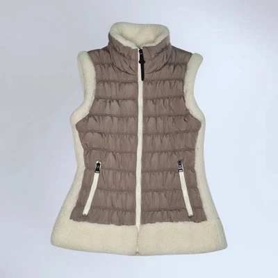 Chaleco acolchado gris Calvin Klein Performance talla pequeña blanco imitación ribete Foto 1 de 4