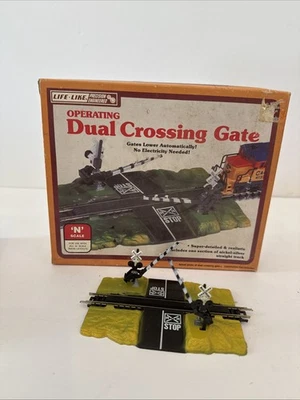 Life-Like Trains N Operating Dual Crossing Gate #7209 - Image 1 of 4