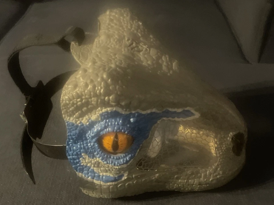 Máscara Jurassic World Chomp N Roar Blue The Velociraptor 2017, probada funciona Mattel Foto 1 de 1