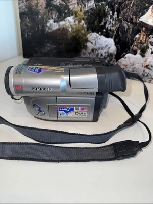 Samsung SCL700 Hi8 Video8 8mm Video Camera Camcorder EATS TAPES! (Repair Only) - Image 1 of 4