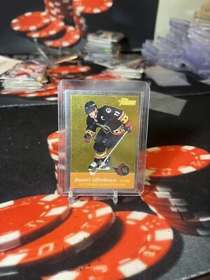 2001-02 Topps Heritage - Retrofractor #63 Daniel Alfredsson /558 - Image 1 of 4