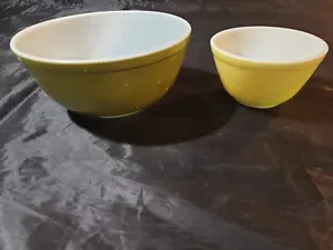 Pair of vintage Pyrex nesting bowls - Yellow 401 & Green 403 - Picture 1 of 7