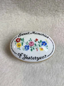Scatola portagioie Staffordshire Sweet Memories - nella scatola originale - Foto 1 di 8