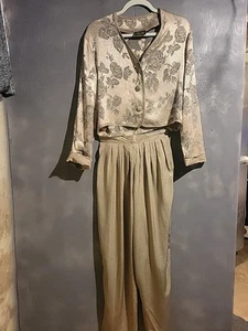 Signet Sportswear 2 Piece Pant Suit Size Small - Picture 1 of 24