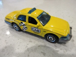 2005 Matchbox 2006 Ford Crown Victoria Yellow Taxi Cab Police Car 1:64 Diecast - Picture 1 of 5