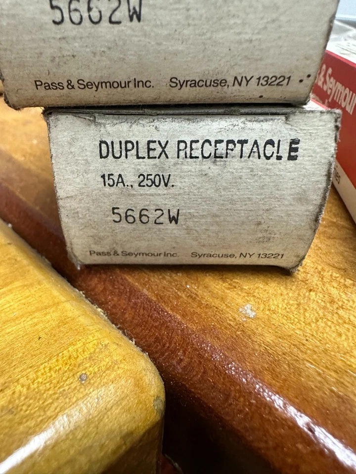 Eagle 5662W 15A-250V Duplex Receptacle White - L26 - Image 1 of 1