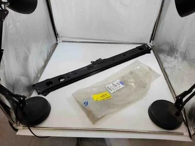 Soporte radiador inferior 12 17 toyota prius c-hr to1225428 nuevo Foto 1 de 4