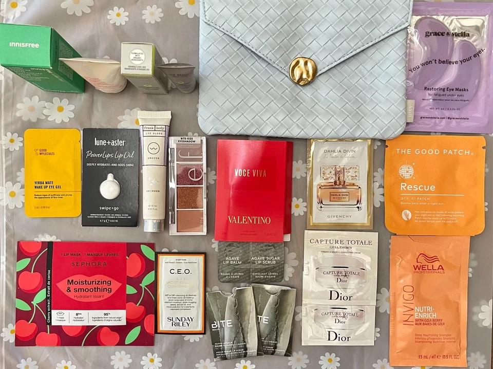 Bolso ipsy con artículos de belleza y cuidado de la piel + ¡REGALOS GRATIS! Foto 1 de 4