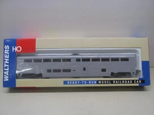 WALTHERS #932-6110~UNDECORATED 85' SUPERLINER II SLEEPING PASSENGER CAR~HO SCALE - Picture 1 of 5