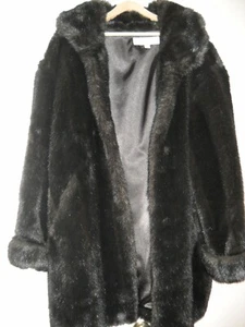 DESIGNER LIZ CLAIBORNE FAUX FUR COAT - Picture 1 of 1