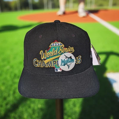 De colección Florida Marlins 1997 Campeones New Era Clubhouse Snapback Sombrero Foto 1 de 4